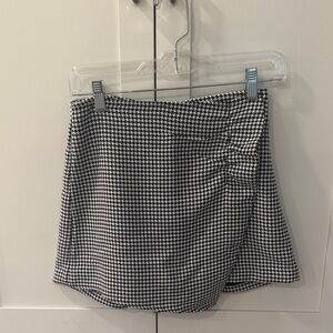 🖤Classic Black and White Houndstooth Skort Sz S🖤
